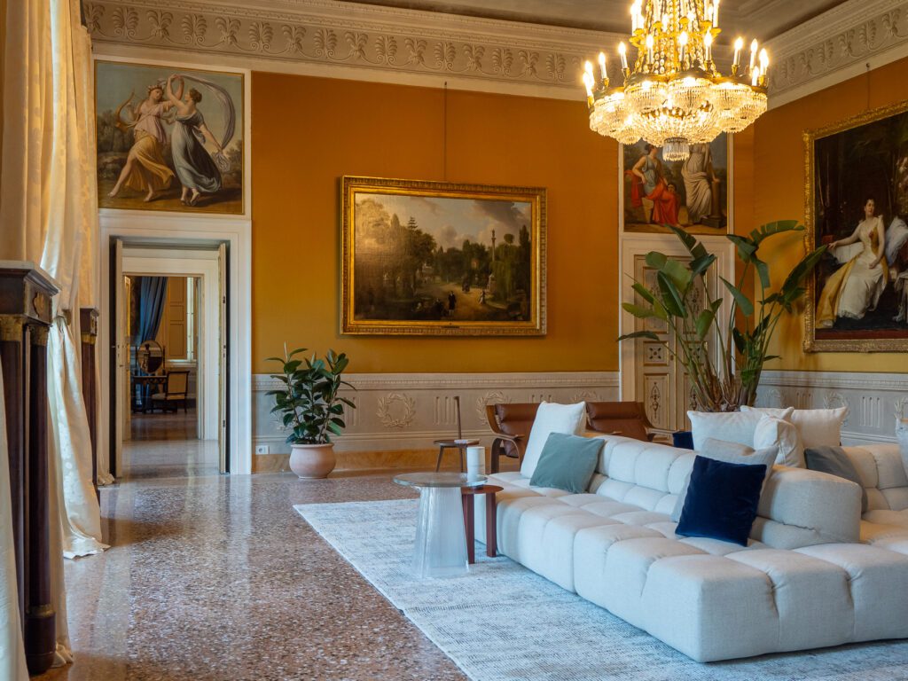 grand_hall_Villa_Reale_di_Marlia