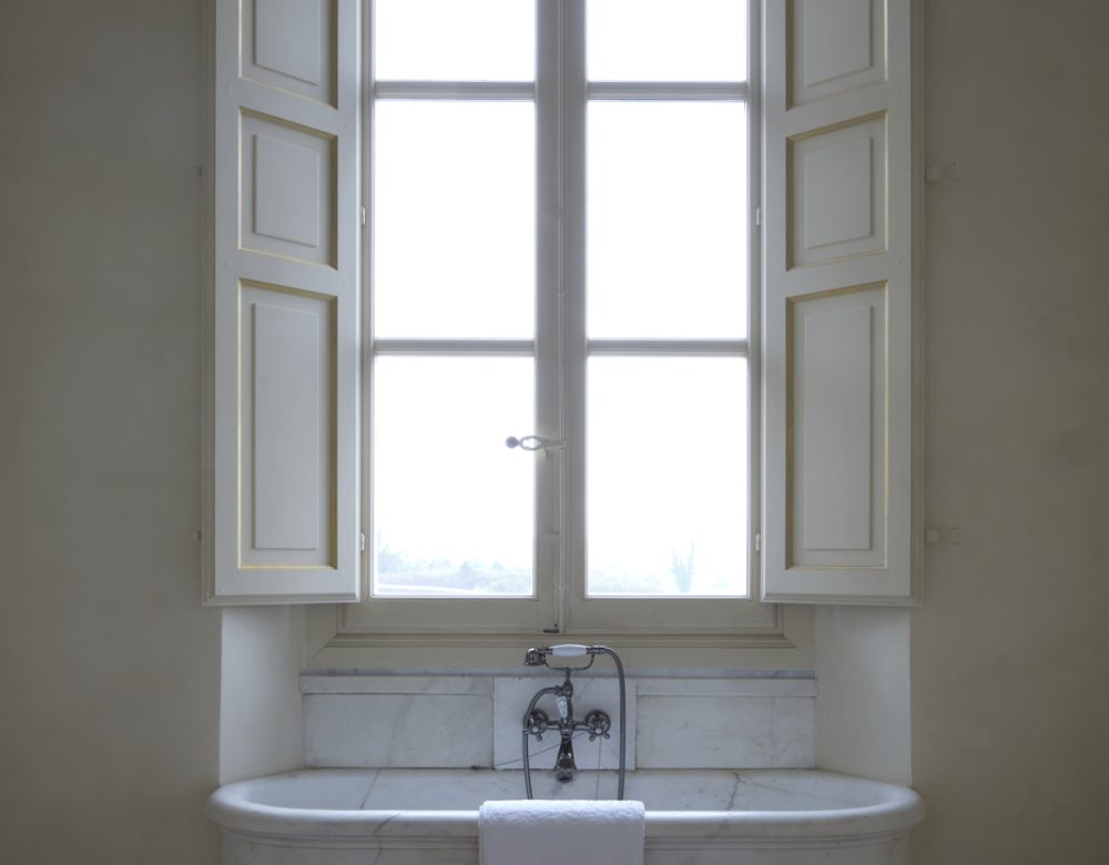 Suite Mimosa marble bathtub - Villa Reale di Marlia
